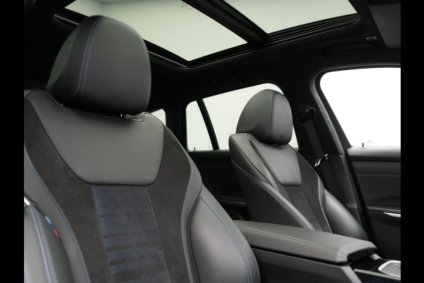 BMW 3 Serie Touring 330e M Sport Plug In Hybrid 293pk PHEV | Panodak | Adaptief Onderstel | Head Up | Adaptive Cruise | Laser LED || Camera | Alcantara Sportstoelen Memory & Verwarmd | Apple Carplay | Sfeerverlichting | Navigatie | Keyless | Bli