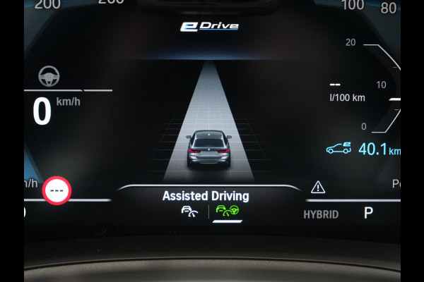 BMW 3 Serie Touring 330e M Sport Plug In Hybrid 293pk PHEV | Panodak | Adaptief Onderstel | Head Up | Adaptive Cruise | Laser LED || Camera | Alcantara Sportstoelen Memory & Verwarmd | Apple Carplay | Sfeerverlichting | Navigatie | Keyless | Bli