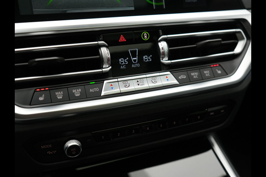 BMW 3 Serie Touring 330e M Sport Plug In Hybrid 293pk PHEV | Panodak | Adaptief Onderstel | Head Up | Adaptive Cruise | Laser LED || Camera | Alcantara Sportstoelen Memory & Verwarmd | Apple Carplay | Sfeerverlichting | Navigatie | Keyless | Bli