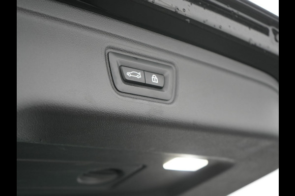 BMW 3 Serie Touring 330e M Sport Plug In Hybrid 293pk PHEV | Panodak | Adaptief Onderstel | Head Up | Adaptive Cruise | Laser LED || Camera | Alcantara Sportstoelen Memory & Verwarmd | Apple Carplay | Sfeerverlichting | Navigatie | Keyless | Bli