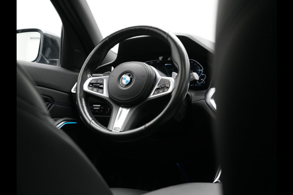 BMW 3 Serie Touring 330e M Sport Plug In Hybrid 293pk PHEV | Panodak | Adaptief Onderstel | Head Up | Adaptive Cruise | Laser LED || Camera | Alcantara Sportstoelen Memory & Verwarmd | Apple Carplay | Sfeerverlichting | Navigatie | Keyless | Bli