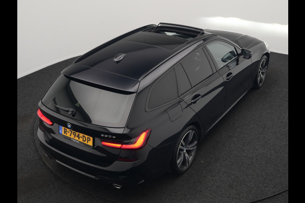 BMW 3 Serie Touring 330e M Sport Plug In Hybrid 293pk PHEV | Panodak | Adaptief Onderstel | Head Up | Adaptive Cruise | Laser LED || Camera | Alcantara Sportstoelen Memory & Verwarmd | Apple Carplay | Sfeerverlichting | Navigatie | Keyless | Bli