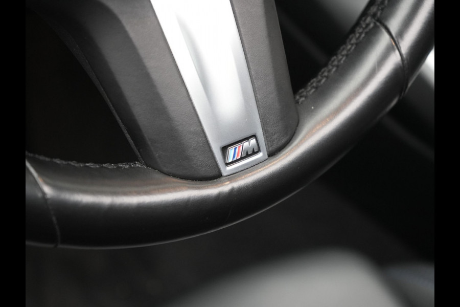 BMW 3 Serie Touring 330e M Sport Plug In Hybrid 293pk PHEV | Panodak | Adaptief Onderstel | Head Up | Adaptive Cruise | Laser LED || Camera | Alcantara Sportstoelen Memory & Verwarmd | Apple Carplay | Sfeerverlichting | Navigatie | Keyless | Bli