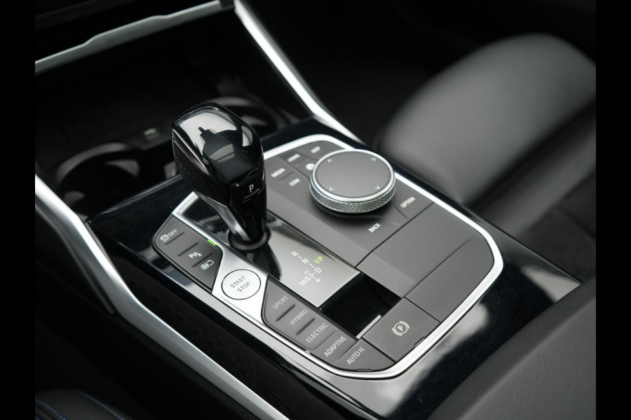 BMW 3 Serie Touring 330e M Sport Plug In Hybrid 293pk PHEV | Panodak | Adaptief Onderstel | Head Up | Adaptive Cruise | Laser LED || Camera | Alcantara Sportstoelen Memory & Verwarmd | Apple Carplay | Sfeerverlichting | Navigatie | Keyless | Bli