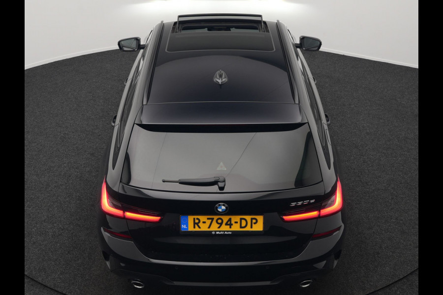 BMW 3 Serie Touring 330e M Sport Plug In Hybrid 293pk PHEV | Panodak | Adaptief Onderstel | Head Up | Adaptive Cruise | Laser LED || Camera | Alcantara Sportstoelen Memory & Verwarmd | Apple Carplay | Sfeerverlichting | Navigatie | Keyless | Bli