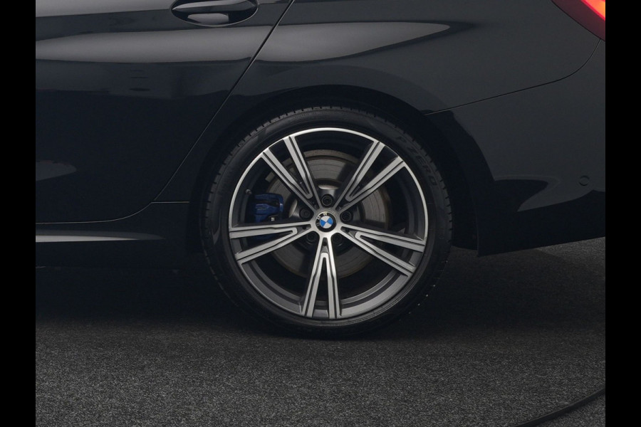 BMW 3 Serie Touring 330e M Sport Plug In Hybrid 293pk PHEV | Panodak | Adaptief Onderstel | Head Up | Adaptive Cruise | Laser LED || Camera | Alcantara Sportstoelen Memory & Verwarmd | Apple Carplay | Sfeerverlichting | Navigatie | Keyless | Bli