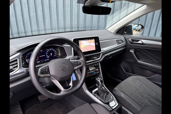 Volkswagen T-Roc 1.5 TSI Life Edition | IQ Light | Navi | Stoelverw. | Trekhaak afnb. | Prijs Rijklaar!!