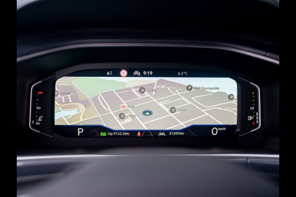 Volkswagen T-Roc 1.5 TSI Life Edition | IQ Light | Navi | Stoelverw. | Trekhaak afnb. | Prijs Rijklaar!!