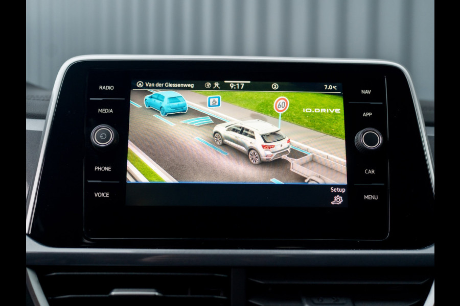 Volkswagen T-Roc 1.5 TSI Life Edition | IQ Light | Navi | Stoelverw. | Trekhaak afnb. | Prijs Rijklaar!!