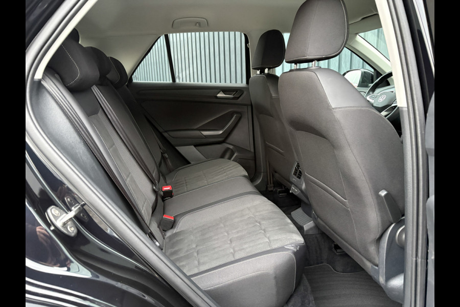 Volkswagen T-Roc 1.5 TSI Life Edition | IQ Light | Navi | Stoelverw. | Trekhaak afnb. | Prijs Rijklaar!!