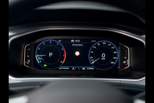 Volkswagen T-Roc 1.5 TSI Life Edition | IQ Light | Navi | Stoelverw. | Trekhaak afnb. | Prijs Rijklaar!!