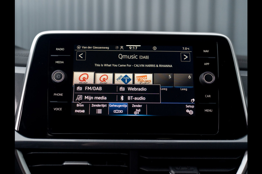 Volkswagen T-Roc 1.5 TSI Life Edition | IQ Light | Navi | Stoelverw. | Trekhaak afnb. | Prijs Rijklaar!!