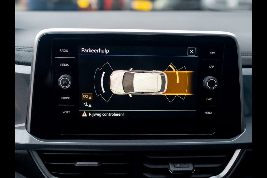 Volkswagen T-Roc 1.5 TSI Life Edition | IQ Light | Navi | Stoelverw. | Trekhaak afnb. | Prijs Rijklaar!!