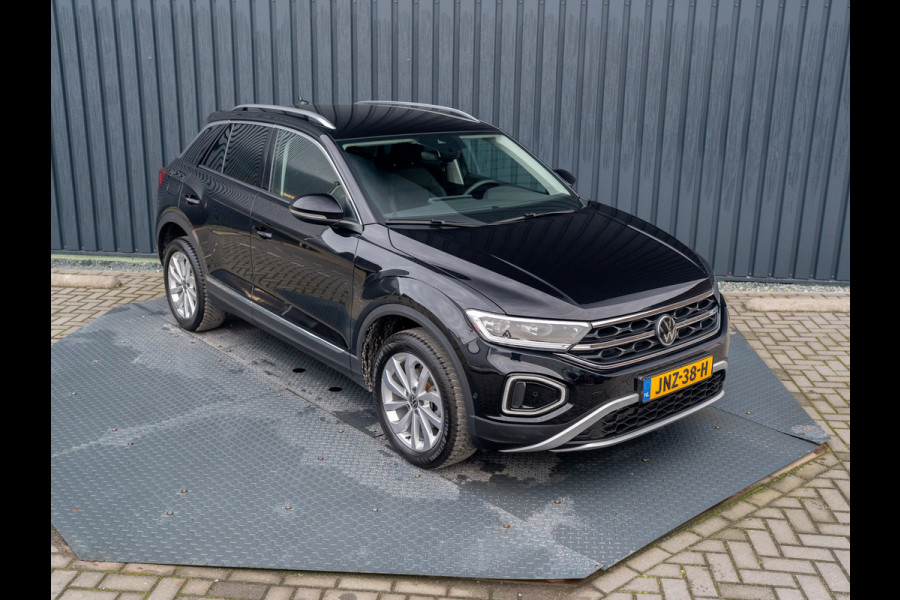 Volkswagen T-Roc 1.5 TSI Life Edition | IQ Light | Navi | Stoelverw. | Trekhaak afnb. | Prijs Rijklaar!!