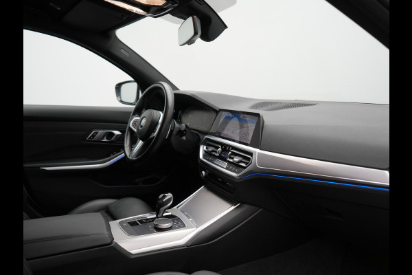 BMW 3 Serie Touring 330i Sportline 259pk Dealer O.H. | Trekhaak Af Fabriek | Lederen Sportstoelen Verwarmd | Apple Carplay | Sfeerverlichting | Cruise Control | Navigatie | Virtual | 18"L.M |