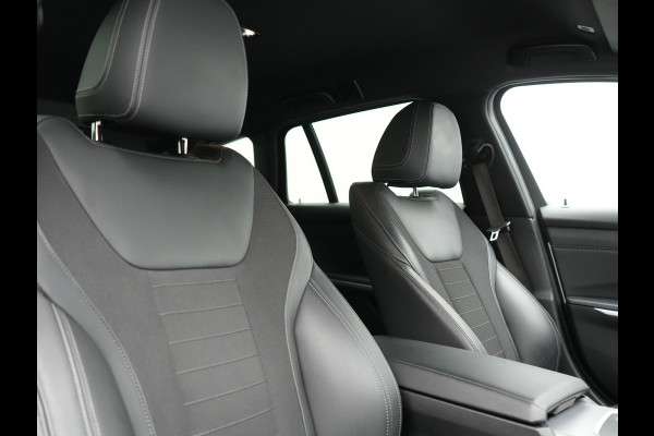 BMW 3 Serie Touring 330i Sportline 259pk Dealer O.H. | Trekhaak Af Fabriek | Lederen Sportstoelen Verwarmd | Apple Carplay | Sfeerverlichting | Cruise Control | Navigatie | Virtual | 18"L.M |