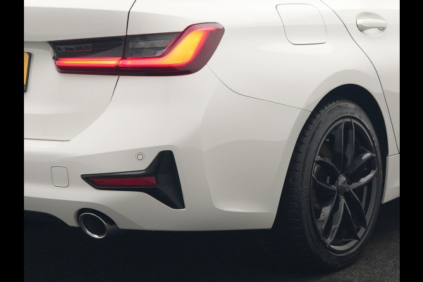 BMW 3 Serie Touring 330i Sportline 259pk Dealer O.H. | Trekhaak Af Fabriek | Lederen Sportstoelen Verwarmd | Apple Carplay | Sfeerverlichting | Cruise Control | Navigatie | Virtual | 18"L.M |