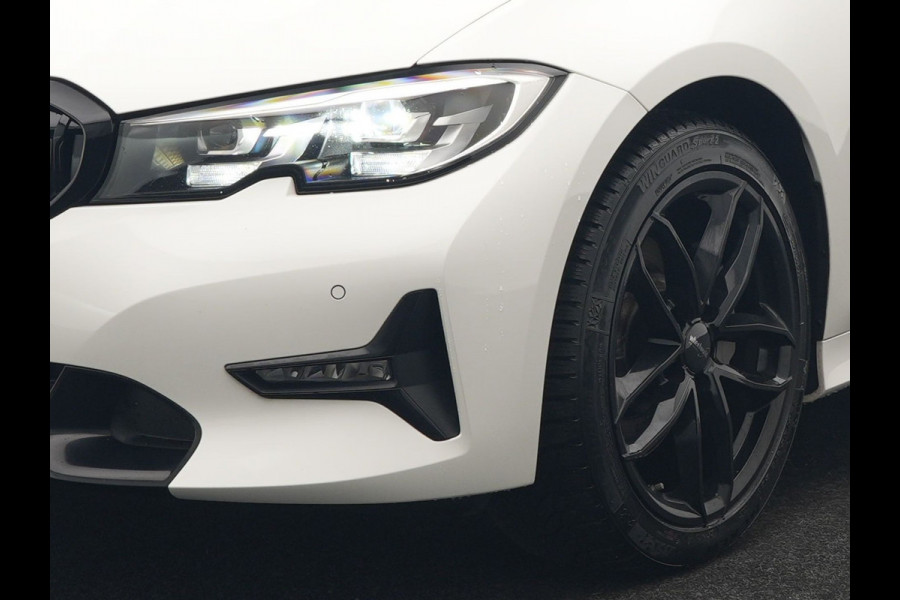 BMW 3 Serie Touring 330i Sportline 259pk Dealer O.H. | Trekhaak Af Fabriek | Lederen Sportstoelen Verwarmd | Apple Carplay | Sfeerverlichting | Cruise Control | Navigatie | Virtual | 18"L.M |