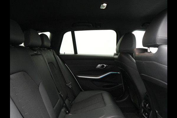 BMW 3 Serie Touring 330i Sportline 259pk Dealer O.H. | Trekhaak Af Fabriek | Lederen Sportstoelen Verwarmd | Apple Carplay | Sfeerverlichting | Cruise Control | Navigatie | Virtual | 18"L.M |