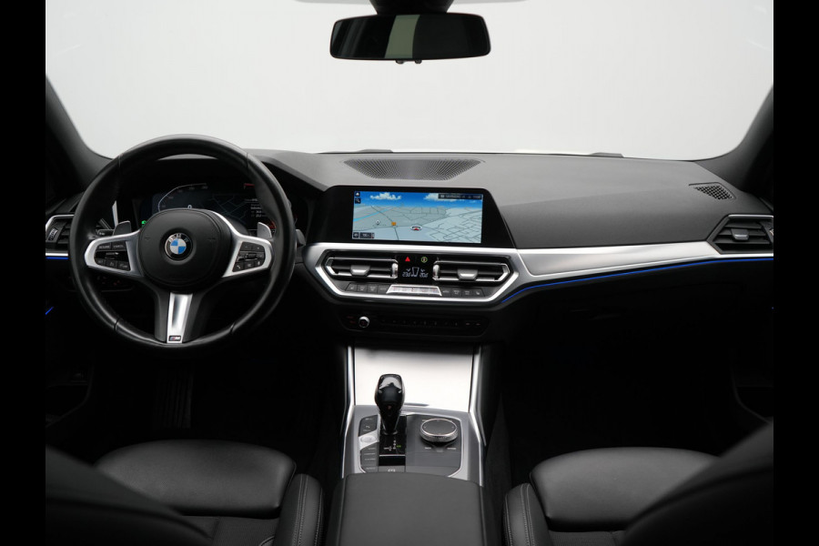 BMW 3 Serie Touring 330i Sportline 259pk Dealer O.H. | Trekhaak Af Fabriek | Lederen Sportstoelen Verwarmd | Apple Carplay | Sfeerverlichting | Cruise Control | Navigatie | Virtual | 18"L.M |
