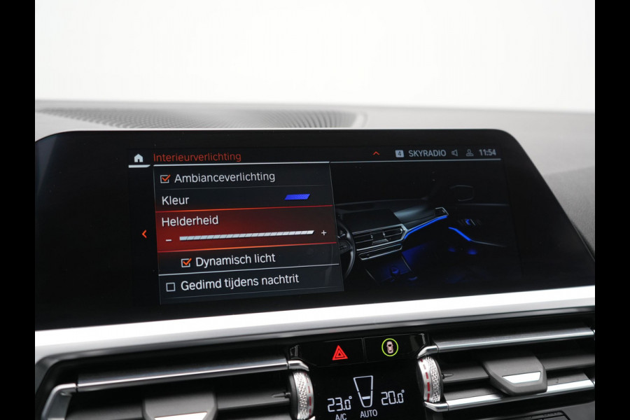BMW 3 Serie Touring 330i Sportline 259pk Dealer O.H. | Trekhaak Af Fabriek | Lederen Sportstoelen Verwarmd | Apple Carplay | Sfeerverlichting | Cruise Control | Navigatie | Virtual | 18"L.M |