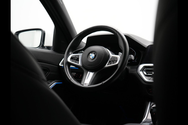 BMW 3 Serie Touring 330i Sportline 259pk Dealer O.H. | Trekhaak Af Fabriek | Lederen Sportstoelen Verwarmd | Apple Carplay | Sfeerverlichting | Cruise Control | Navigatie | Virtual | 18"L.M |