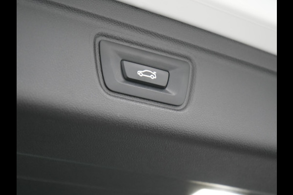 BMW 3 Serie Touring 330i Sportline 259pk Dealer O.H. | Trekhaak Af Fabriek | Lederen Sportstoelen Verwarmd | Apple Carplay | Sfeerverlichting | Cruise Control | Navigatie | Virtual | 18"L.M |