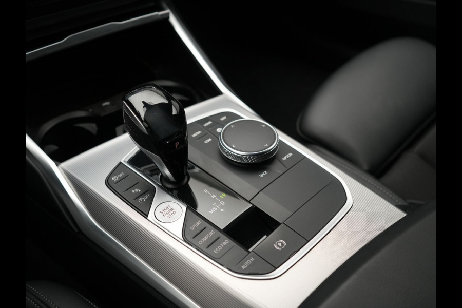 BMW 3 Serie Touring 330i Sportline 259pk Dealer O.H. | Trekhaak Af Fabriek | Lederen Sportstoelen Verwarmd | Apple Carplay | Sfeerverlichting | Cruise Control | Navigatie | Virtual | 18"L.M |