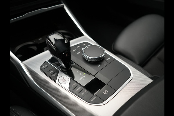 BMW 3 Serie Touring 330i Sportline 259pk Dealer O.H. | Trekhaak Af Fabriek | Lederen Sportstoelen Verwarmd | Apple Carplay | Sfeerverlichting | Cruise Control | Navigatie | Virtual | 18"L.M |