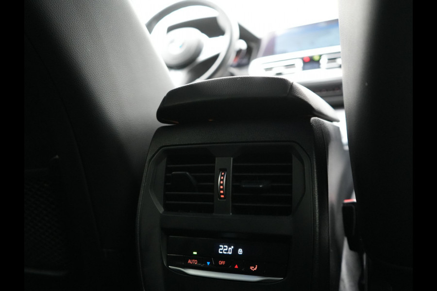 BMW 3 Serie Touring 330i Sportline 259pk Dealer O.H. | Trekhaak Af Fabriek | Lederen Sportstoelen Verwarmd | Apple Carplay | Sfeerverlichting | Cruise Control | Navigatie | Virtual | 18"L.M |