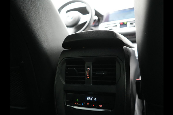 BMW 3 Serie Touring 330i Sportline 259pk Dealer O.H. | Trekhaak Af Fabriek | Lederen Sportstoelen Verwarmd | Apple Carplay | Sfeerverlichting | Cruise Control | Navigatie | Virtual | 18"L.M |