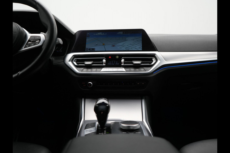 BMW 3 Serie Touring 330i Sportline 259pk Dealer O.H. | Trekhaak Af Fabriek | Lederen Sportstoelen Verwarmd | Apple Carplay | Sfeerverlichting | Cruise Control | Navigatie | Virtual | 18"L.M |