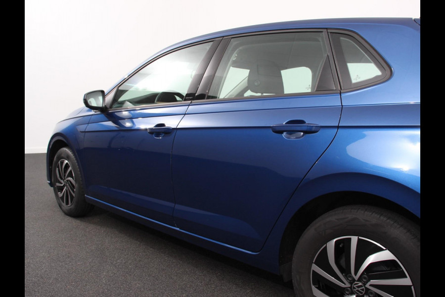Volkswagen Polo 1.0 TSI Life Nieuw model Navigatie Digitale Cockpit Airco Parkeer sensoren V+A | LED Lichtmetalen Velgen