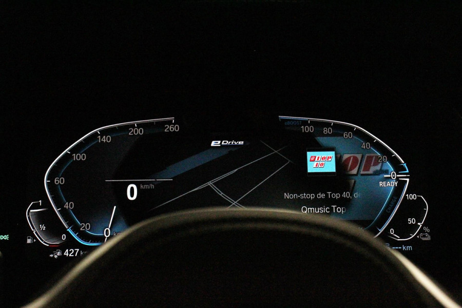 BMW X5 xDrive45e 394pk High Executive M-Sport PHEV 6 cilinder Panoramisch schuif-kantel dak Harman Kardon Head up display Lederen bekleding Electrische verstelling comfort stoelen