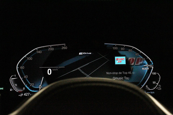 BMW X5 xDrive45e 394pk High Executive M-Sport PHEV 6 cilinder Panoramisch schuif-kantel dak Harman Kardon Head up display Lederen bekleding Electrische verstelling comfort stoelen