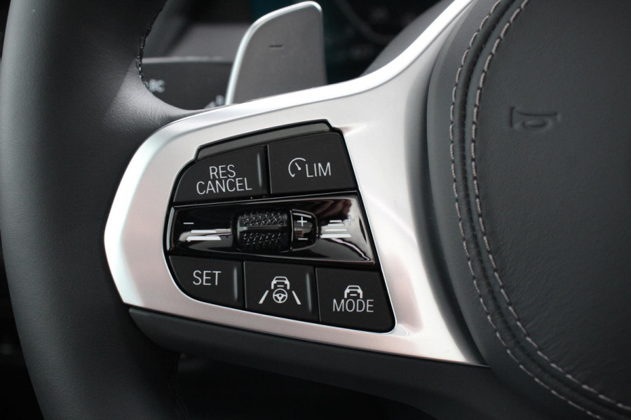 BMW X5 xDrive45e 394pk High Executive M-Sport PHEV 6 cilinder Panoramisch schuif-kantel dak Harman Kardon Head up display Lederen bekleding Electrische verstelling comfort stoelen