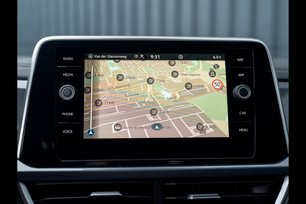 Volkswagen T-Roc 1.5 TSI Life Edition | IQ Light | Trekhaak afnb. | Navi | Stoelverw. | Prijs Rijklaar!!