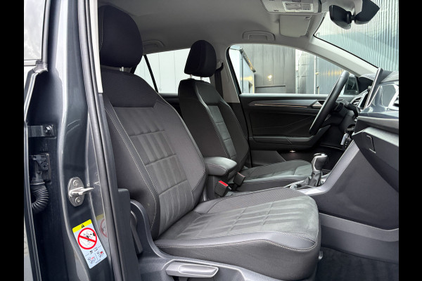 Volkswagen T-Roc 1.5 TSI Life Edition | IQ Light | Trekhaak afnb. | Navi | Stoelverw. | Prijs Rijklaar!!