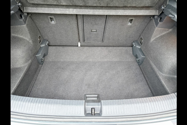 Volkswagen T-Roc 1.5 TSI Life Edition | IQ Light | Trekhaak afnb. | Navi | Stoelverw. | Prijs Rijklaar!!
