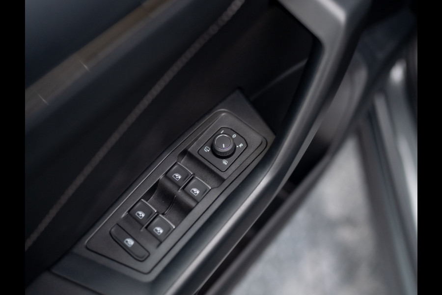 Volkswagen T-Roc 1.5 TSI Life Edition | IQ Light | Trekhaak afnb. | Navi | Stoelverw. | Prijs Rijklaar!!