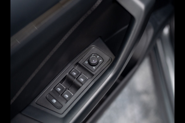 Volkswagen T-Roc 1.5 TSI Life Edition | IQ Light | Trekhaak afnb. | Navi | Stoelverw. | Prijs Rijklaar!!