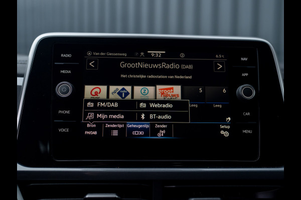 Volkswagen T-Roc 1.5 TSI Life Edition | IQ Light | Trekhaak afnb. | Navi | Stoelverw. | Prijs Rijklaar!!