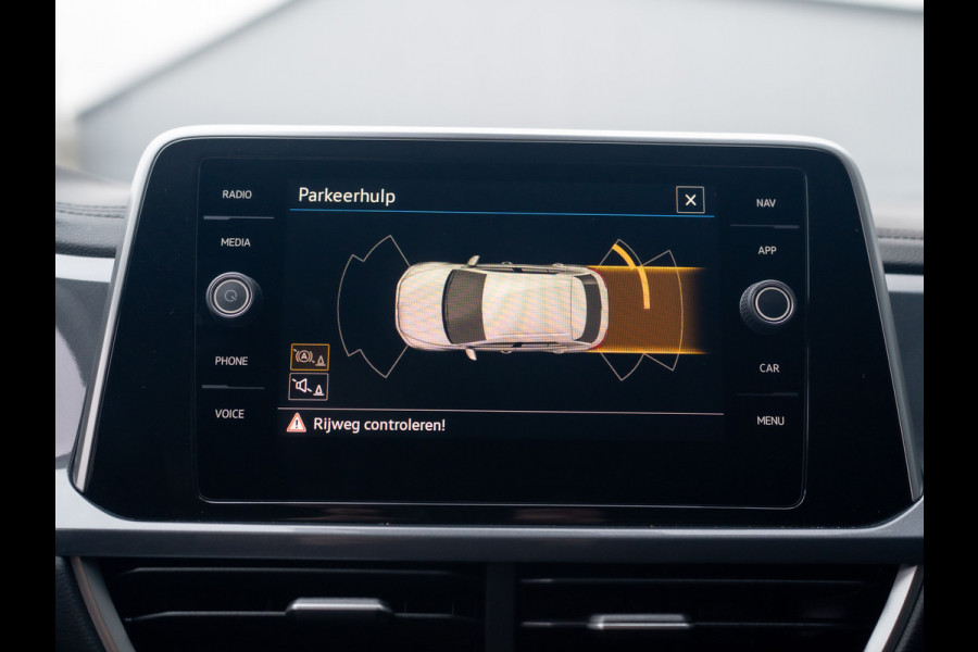 Volkswagen T-Roc 1.5 TSI Life Edition | IQ Light | Trekhaak afnb. | Navi | Stoelverw. | Prijs Rijklaar!!