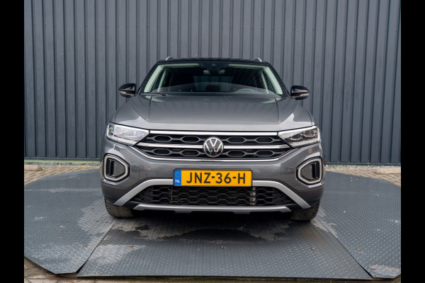 Volkswagen T-Roc 1.5 TSI Life Edition | IQ Light | Trekhaak afnb. | Navi | Stoelverw. | Prijs Rijklaar!!