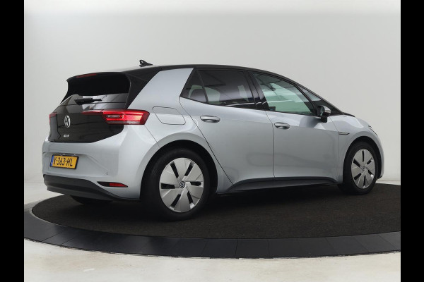 Volkswagen ID.3 Business 58 kWh | Stoel & stuurverwarming | Camera | Carplay | Adaptive cruise | Matrix LED | Navigatie | Climate control | Parkeerhulp | Bluetooth