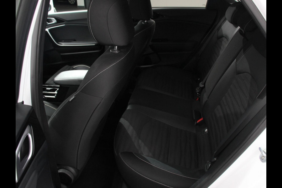 Kia ProCeed 1.5 T-GDi Automaat HEV GT-Line | Climate control | Cruise control adaptive | Camera | Parkeersensoren achter | Stuur verwarming | Voorstoelen verwarmd | Navigatie | Apple Carplay/ Android Auto