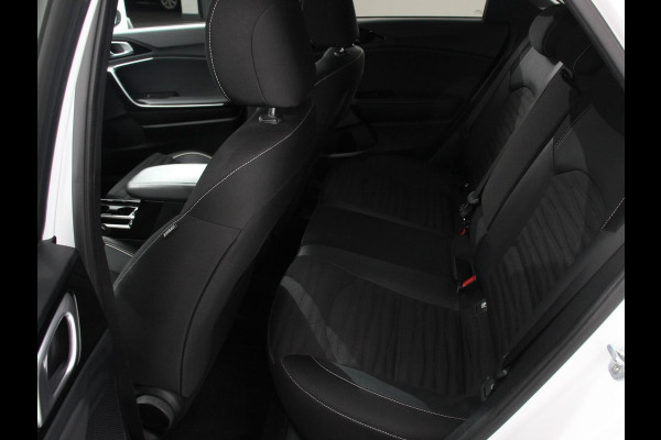 Kia ProCeed 1.5 T-GDi Automaat HEV GT-Line | Climate control | Cruise control adaptive | Camera | Parkeersensoren achter | Stuur verwarming | Voorstoelen verwarmd | Navigatie | Apple Carplay/ Android Auto