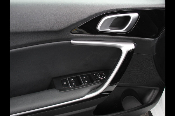 Kia ProCeed 1.5 T-GDi Automaat HEV GT-Line | Climate control | Cruise control adaptive | Camera | Parkeersensoren achter | Stuur verwarming | Voorstoelen verwarmd | Navigatie | Apple Carplay/ Android Auto