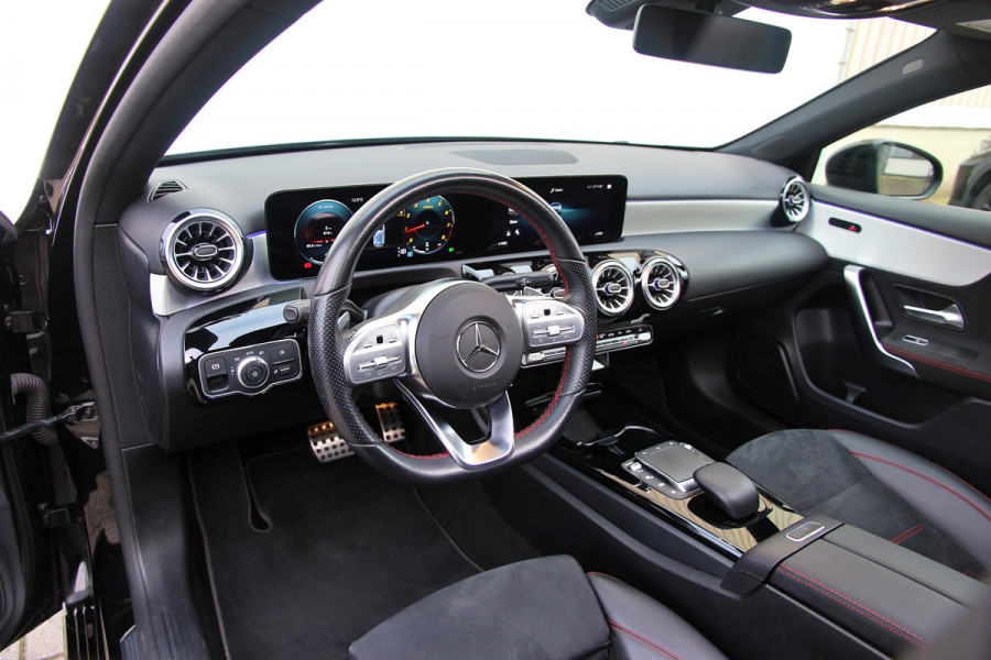 Mercedes-Benz A-Klasse 180 Business Solution AMG | Pano | Carplay | Sfeer | Night