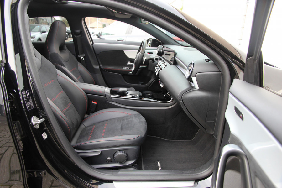 Mercedes-Benz A-Klasse 180 Business Solution AMG | Pano | Carplay | Sfeer | Night